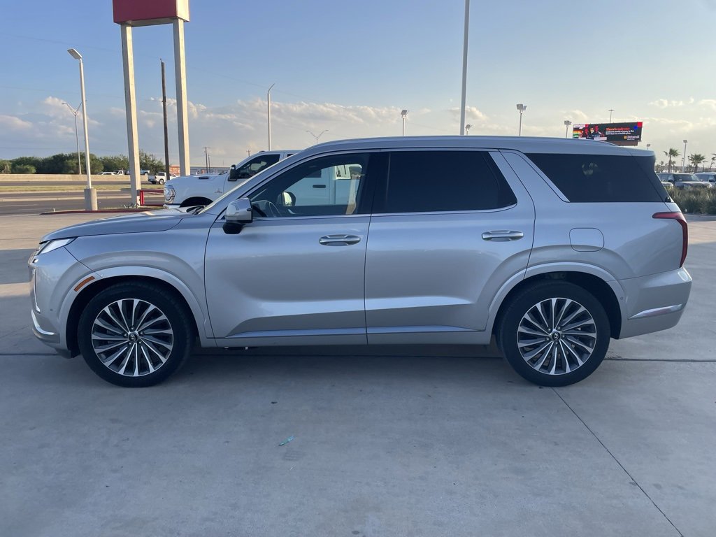 Used 2024 Hyundai Palisade Calligraphy image 2