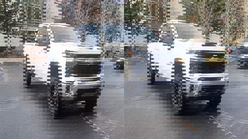 Used 2024 Chevrolet Silverado 3500 LT image 3