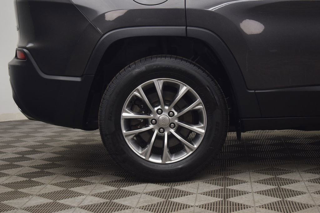 Used 2019 Jeep Cherokee Latitude Plus w/ Comfort/Convenience Group image 26