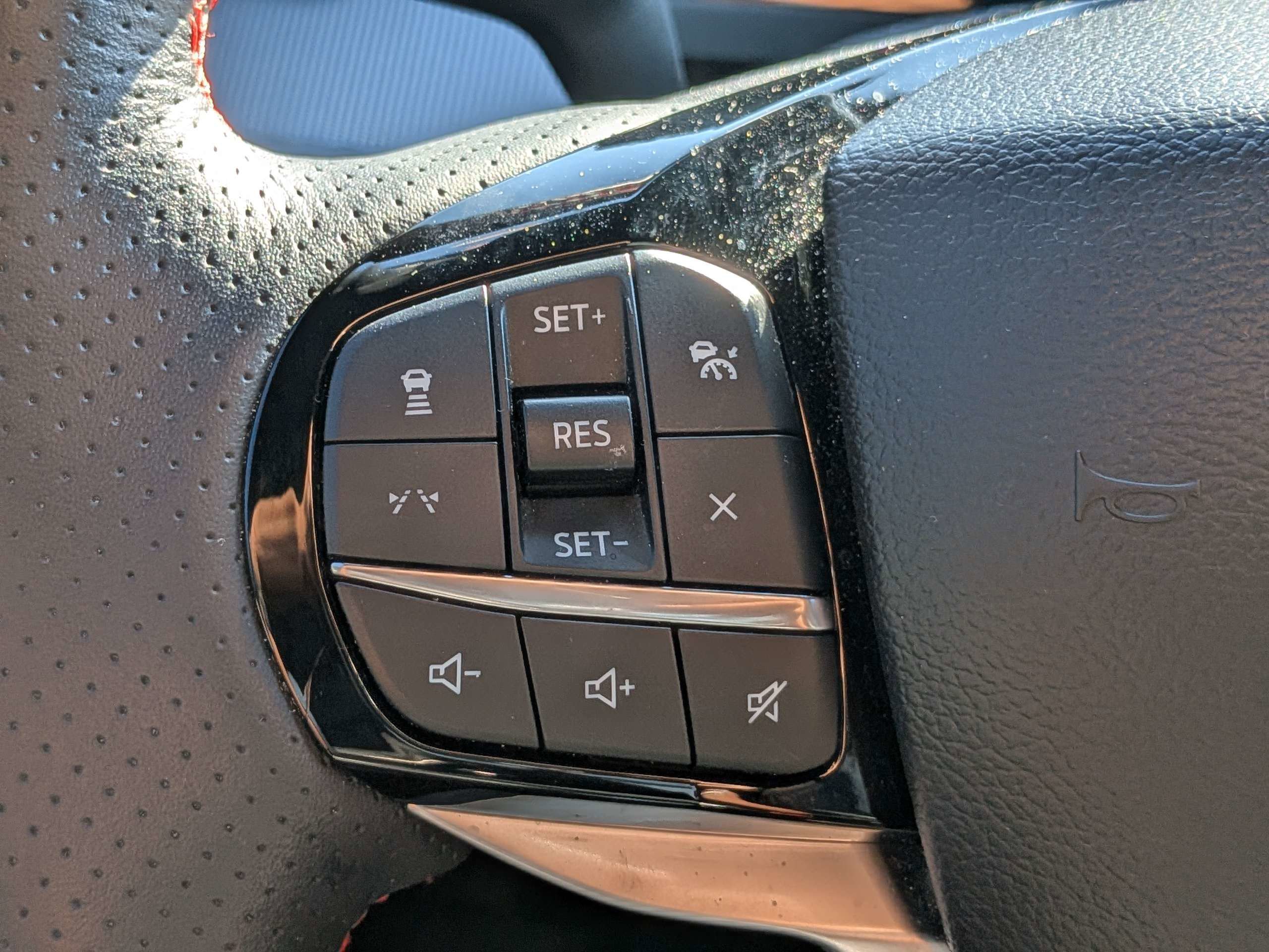 Used 2025 Ford Explorer ST-Line w/ Premium Package RWD image 26