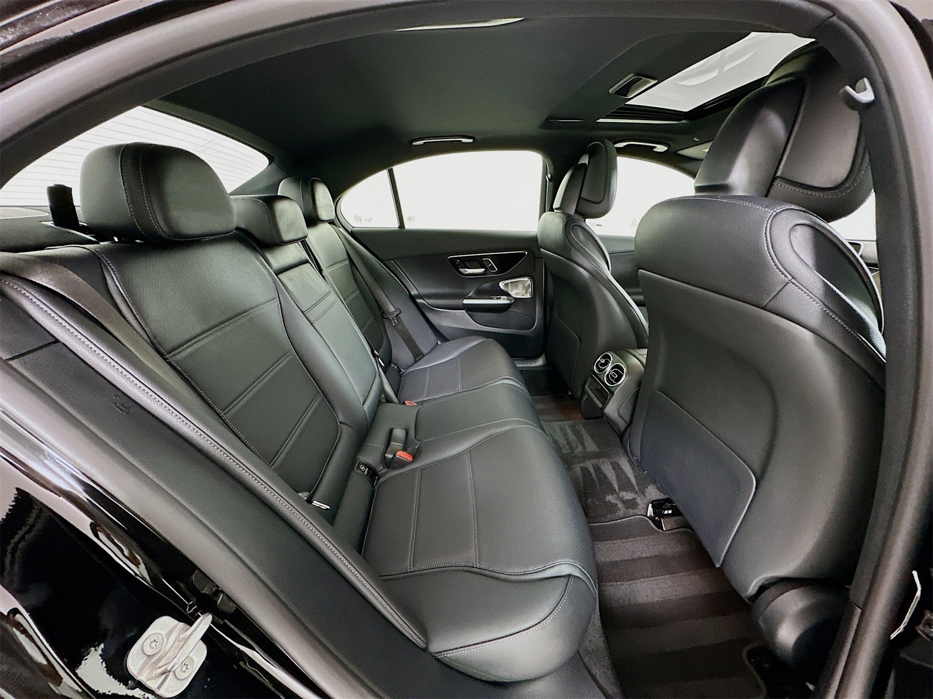 Used 2025 Mercedes-Benz C 300 4MATIC Sedan image 30