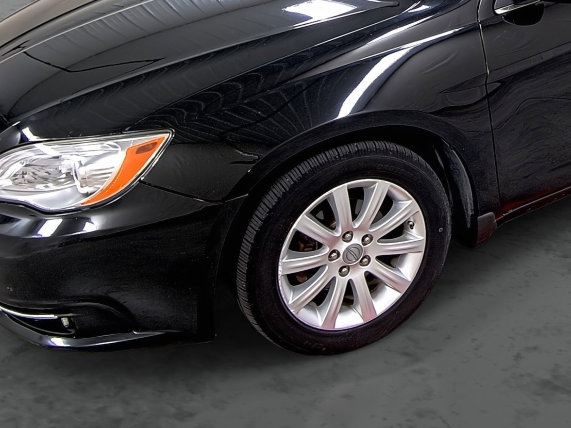Used 2014 Chrysler 200 Limited image 7
