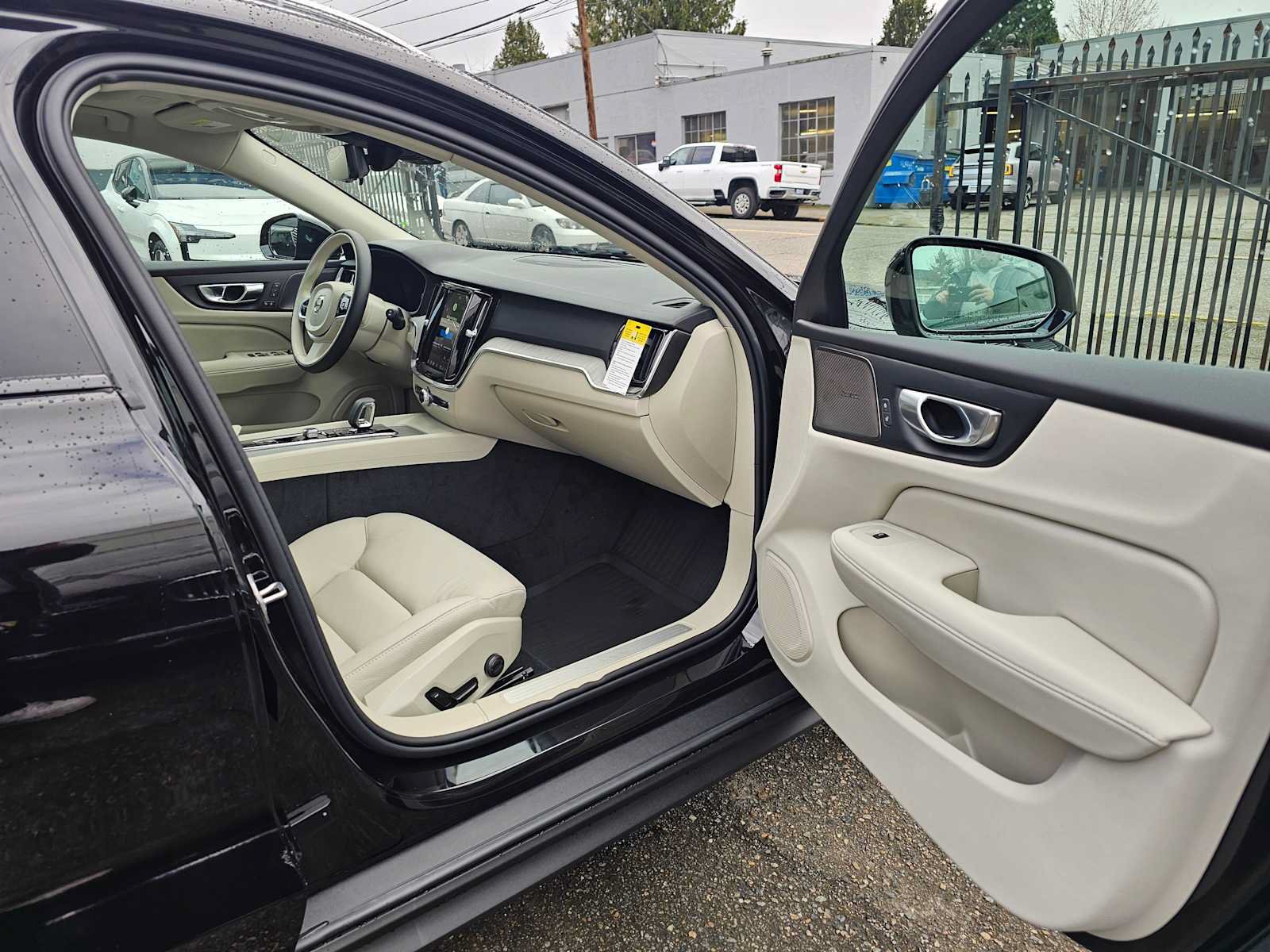 New 2026 Volvo V60 B5 Cross Country Plus w/ Protection Package Premier AWD/4WD image 9