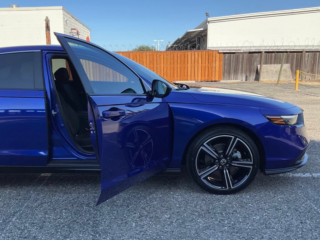 Used 2025 Honda Accord Sport image 31