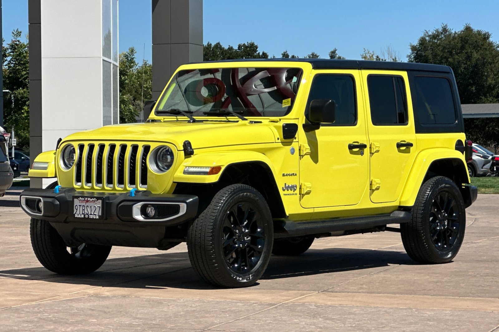 Used 2023 Jeep Wrangler Unlimited Sahara AWD/4WD image 8