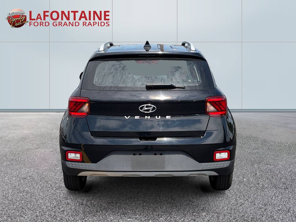 Used 2020 Hyundai Venue SEL FWD image 6