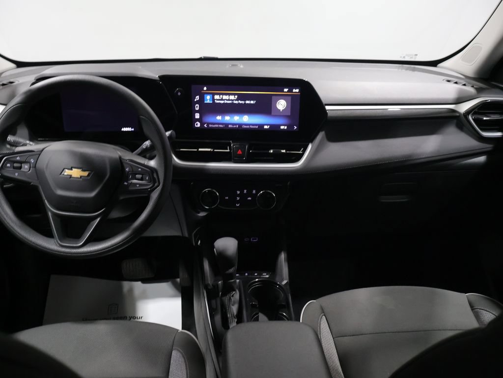 Used 2025 Chevrolet TrailBlazer LT AWD/4WD image 17