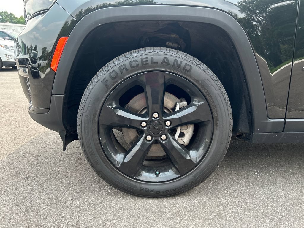 Used 2023 Jeep Grand Cherokee L Limited w/ Black Appearance Package AWD/4WD image 13
