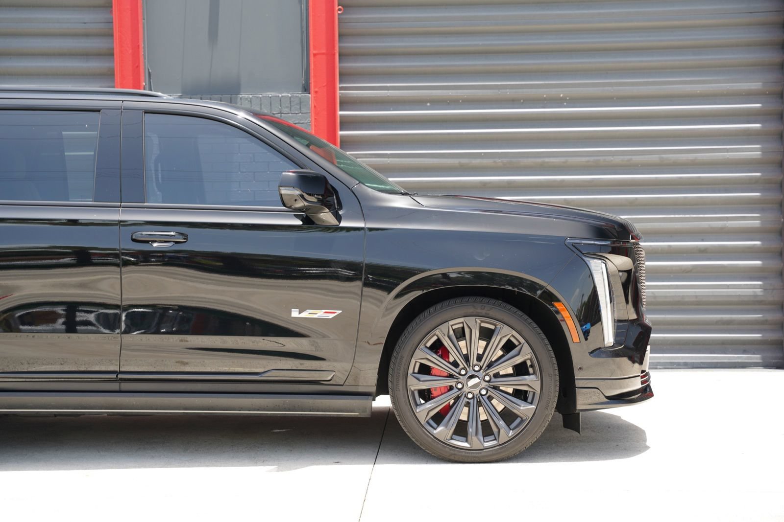 Used 2025 Cadillac Escalade V AWD/4WD image 4