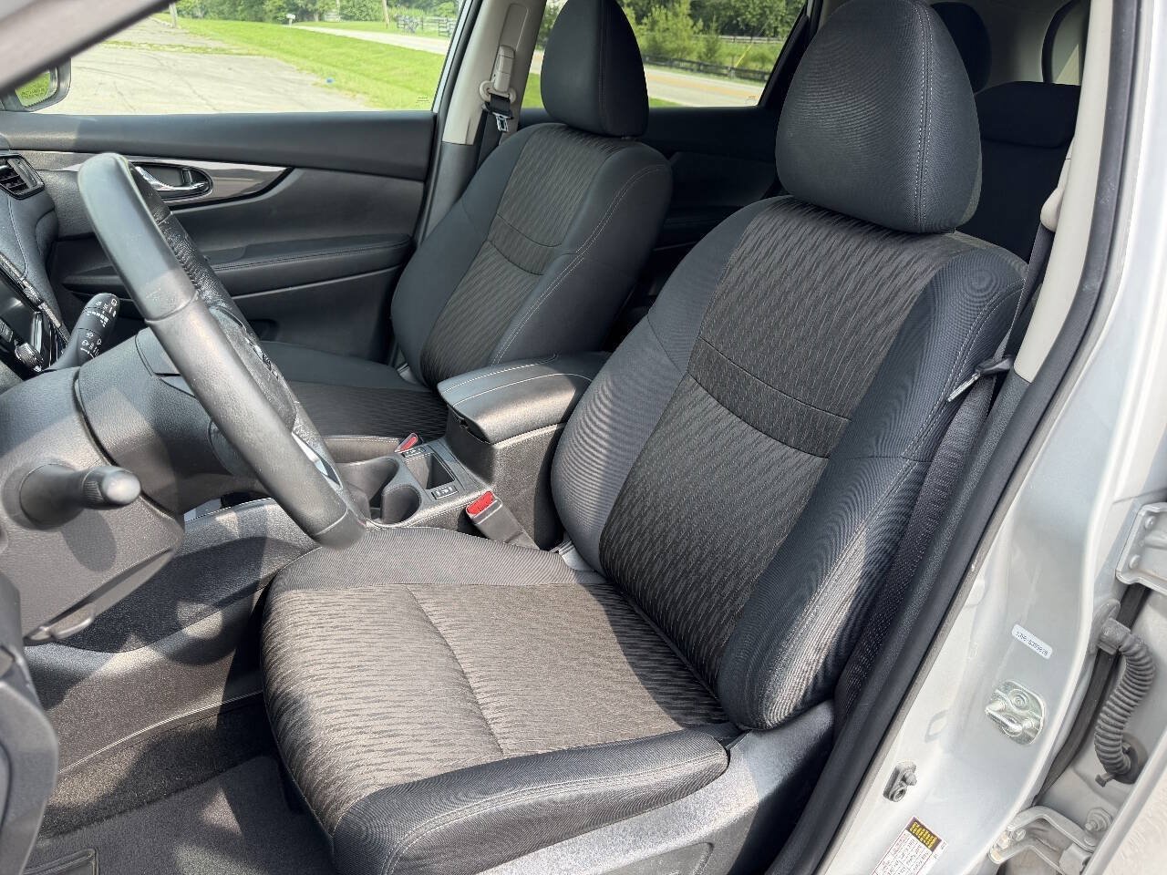 Used 2018 Nissan Rogue SV FWD image 11
