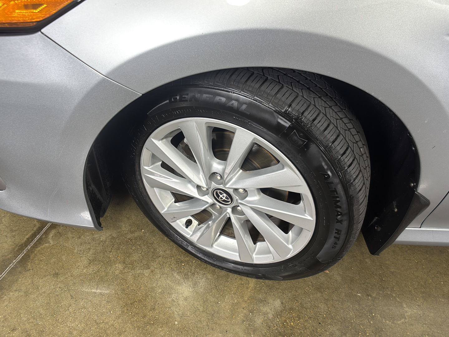 Used 2023 Toyota Camry LE FWD image 5