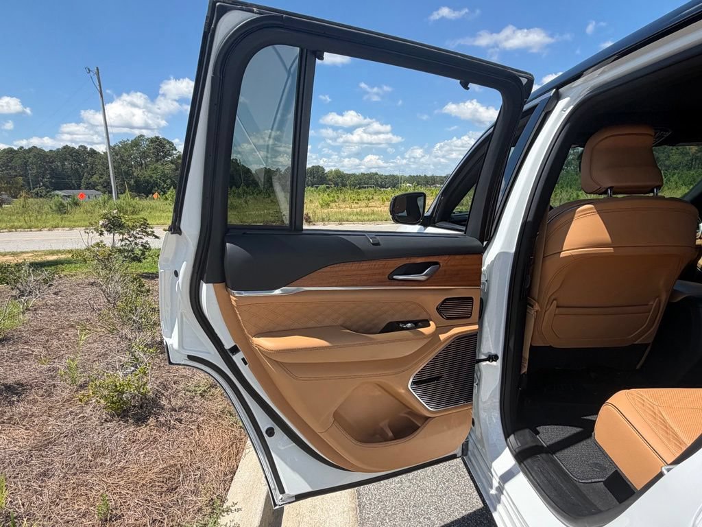 Used 2022 Jeep Grand Cherokee Summit AWD/4WD image 52