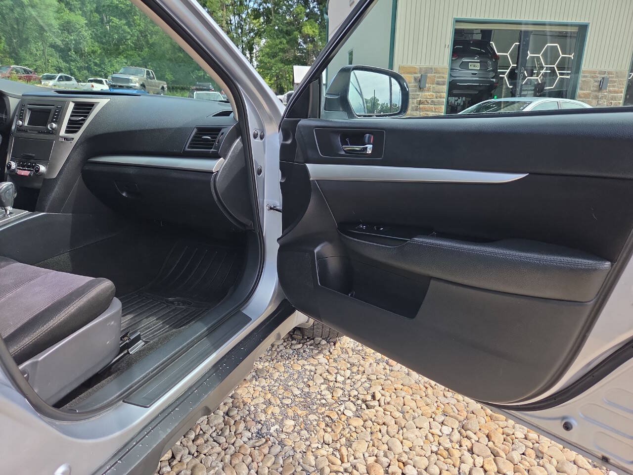 Used 2014 Subaru Outback 2.5i Premium AWD/4WD image 25
