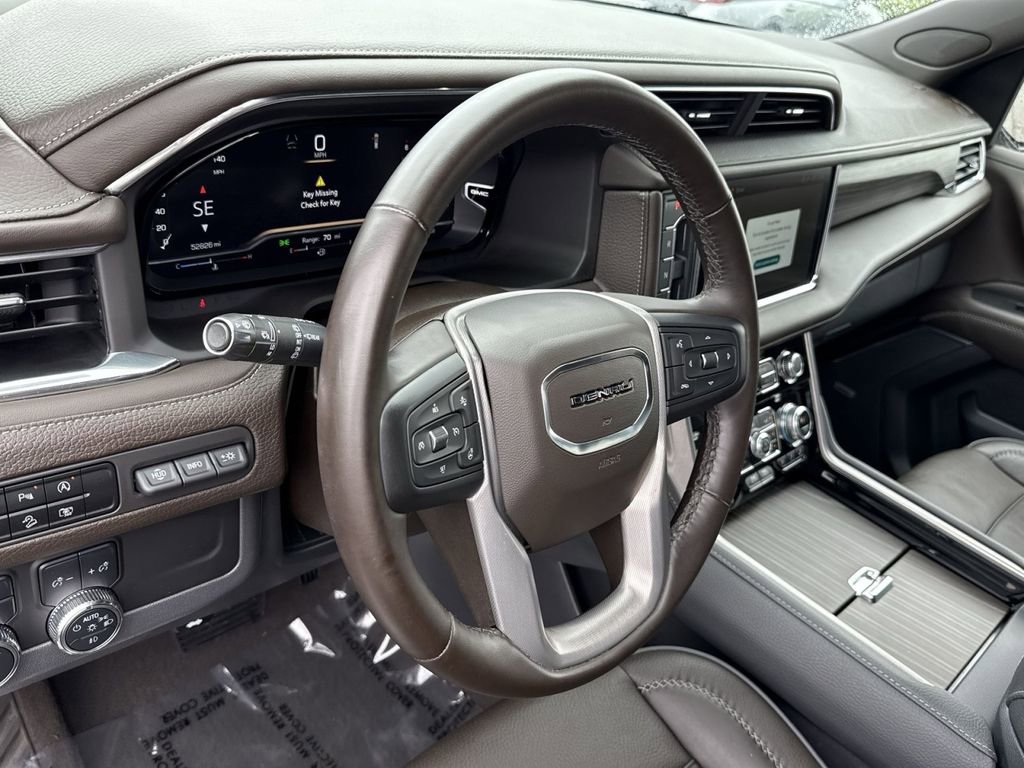 Used 2023 GMC Yukon Denali AWD/4WD image 16