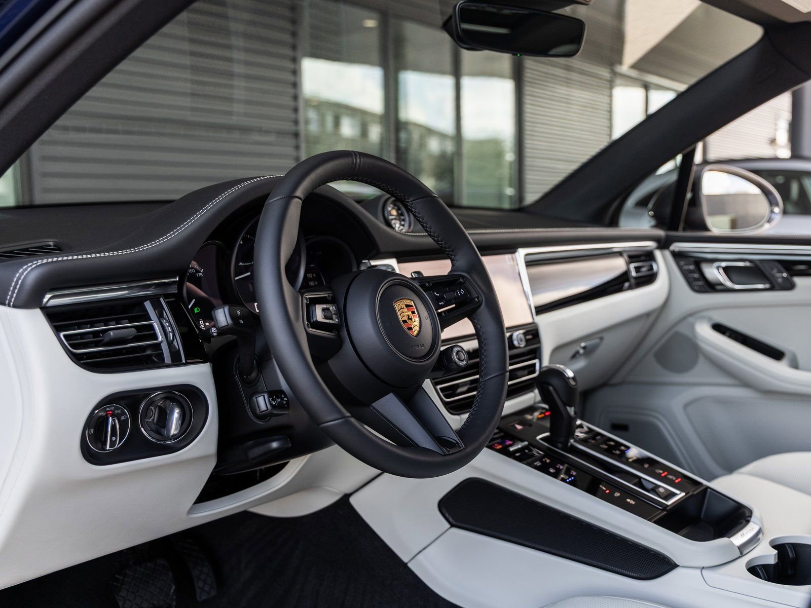 New 2026 Porsche Macan Turbo image 4