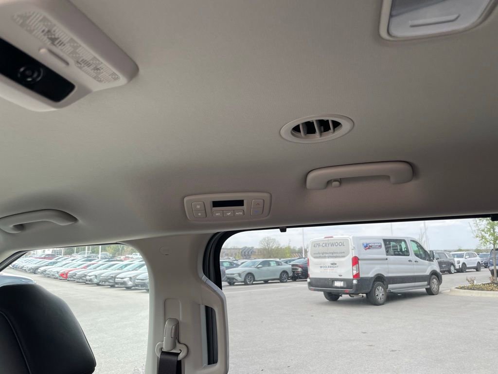 New 2026 Kia Carnival EX image 25