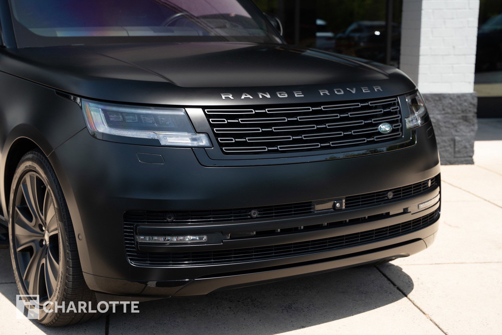 Used 2023 Land Rover Range Rover Long Wheelbase Autobiography AWD/4WD image 2