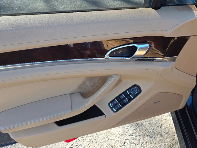 Used 2014 Porsche Panamera 4 image 29