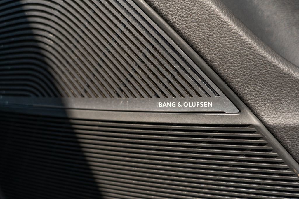 Used 2022 Audi RS Q8 w/ Carbon Optic Package image 22