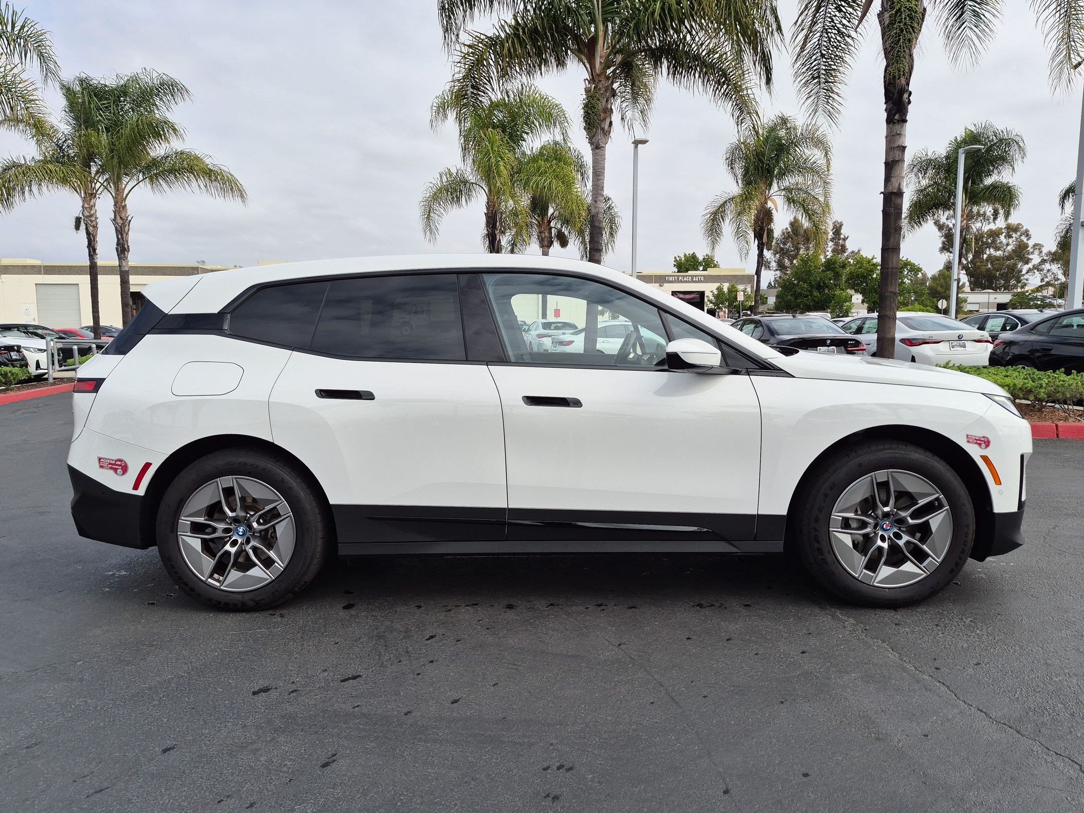 Used 2023 BMW iX xDrive50 AWD/4WD image 11
