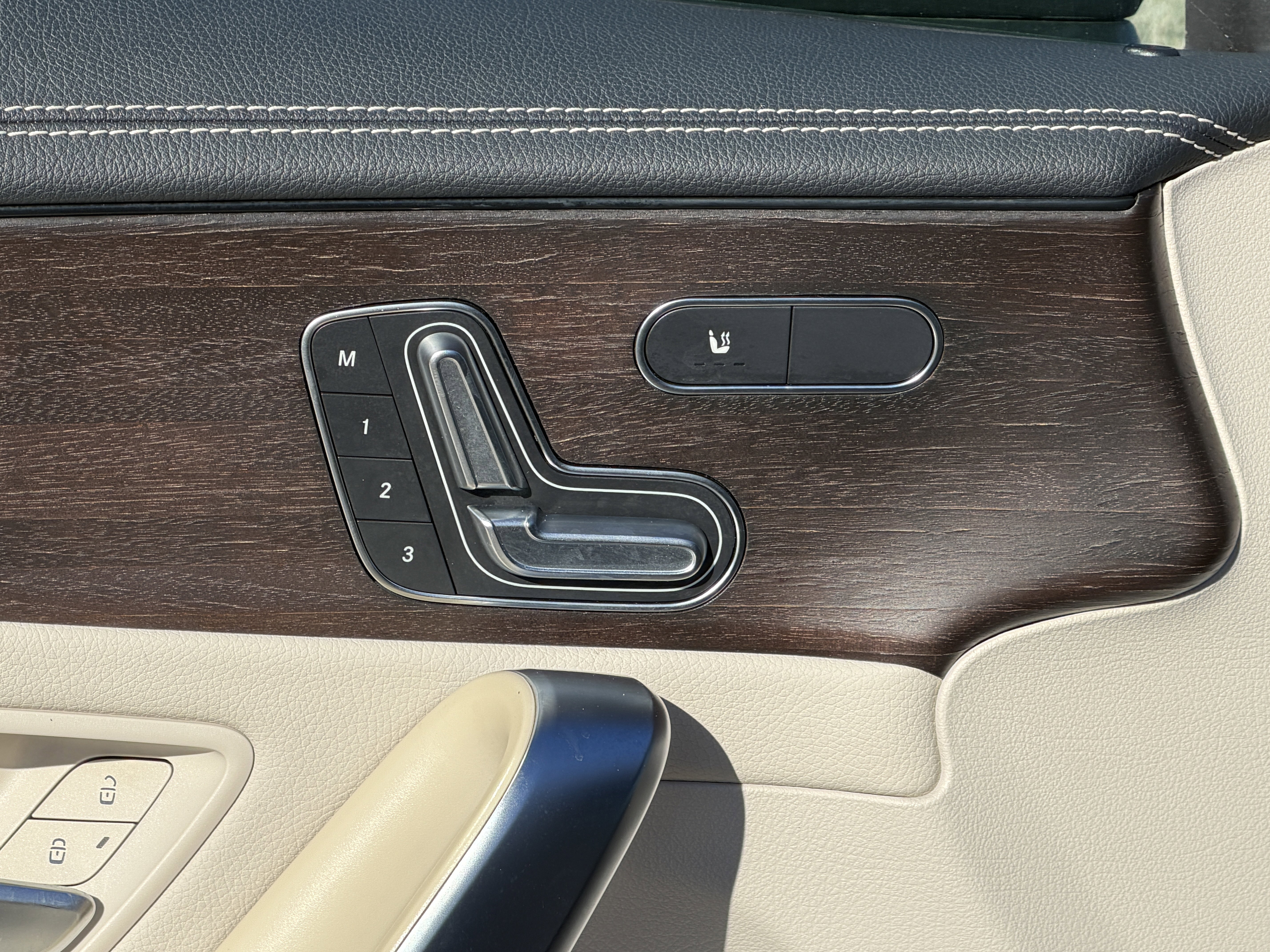 Certified 2020 Mercedes-Benz CLA 250 w/ Premium Package image 17