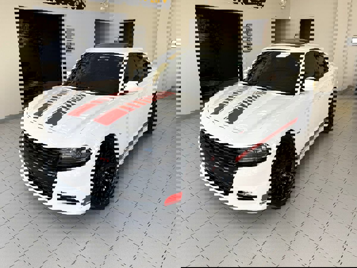 Used 2015 Dodge Charger R/T RWD image 1