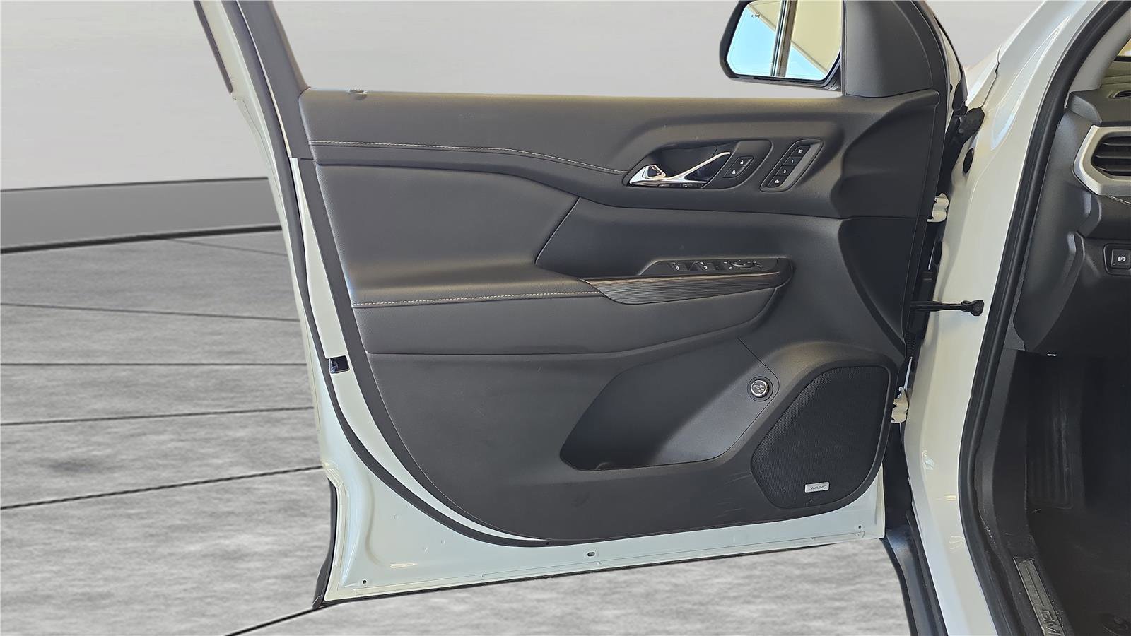 Used 2023 GMC Acadia SLT w/ Elevation Edition image 28