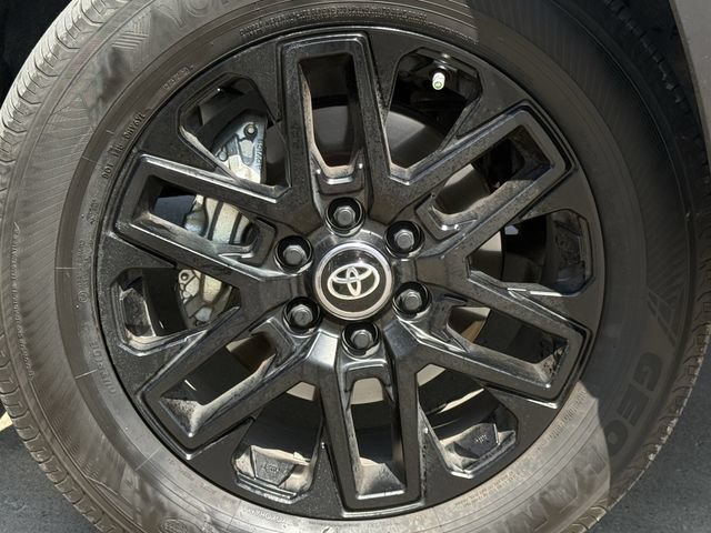 Used 2025 Toyota Tundra Limited AWD/4WD image 11
