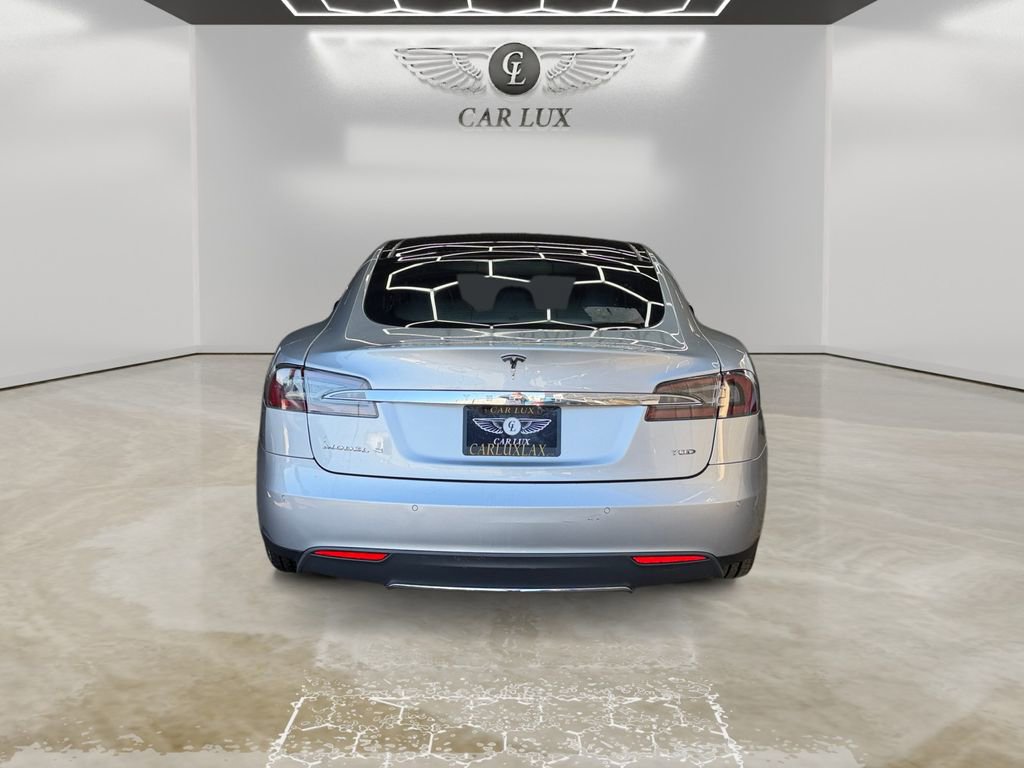 Used 2015 Tesla Model S 70D image 4