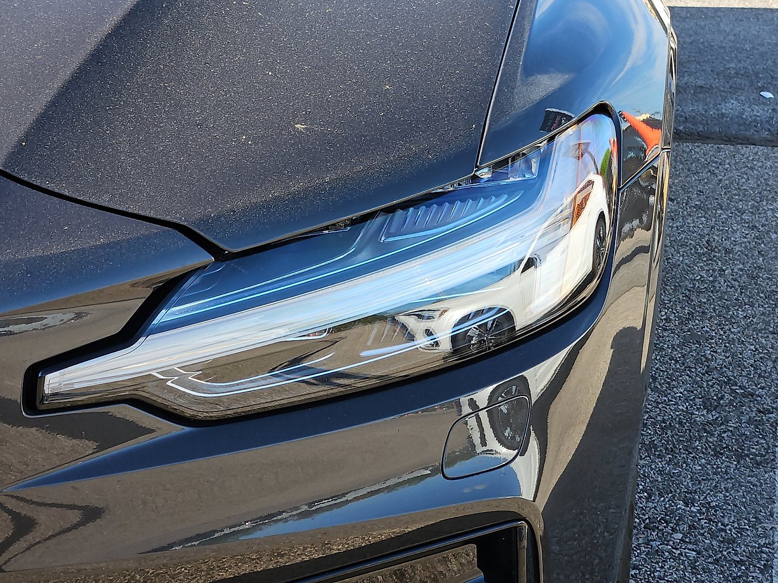 Used 2024 Volvo S60 B5 Plus w/ Climate Package AWD/4WD image 4