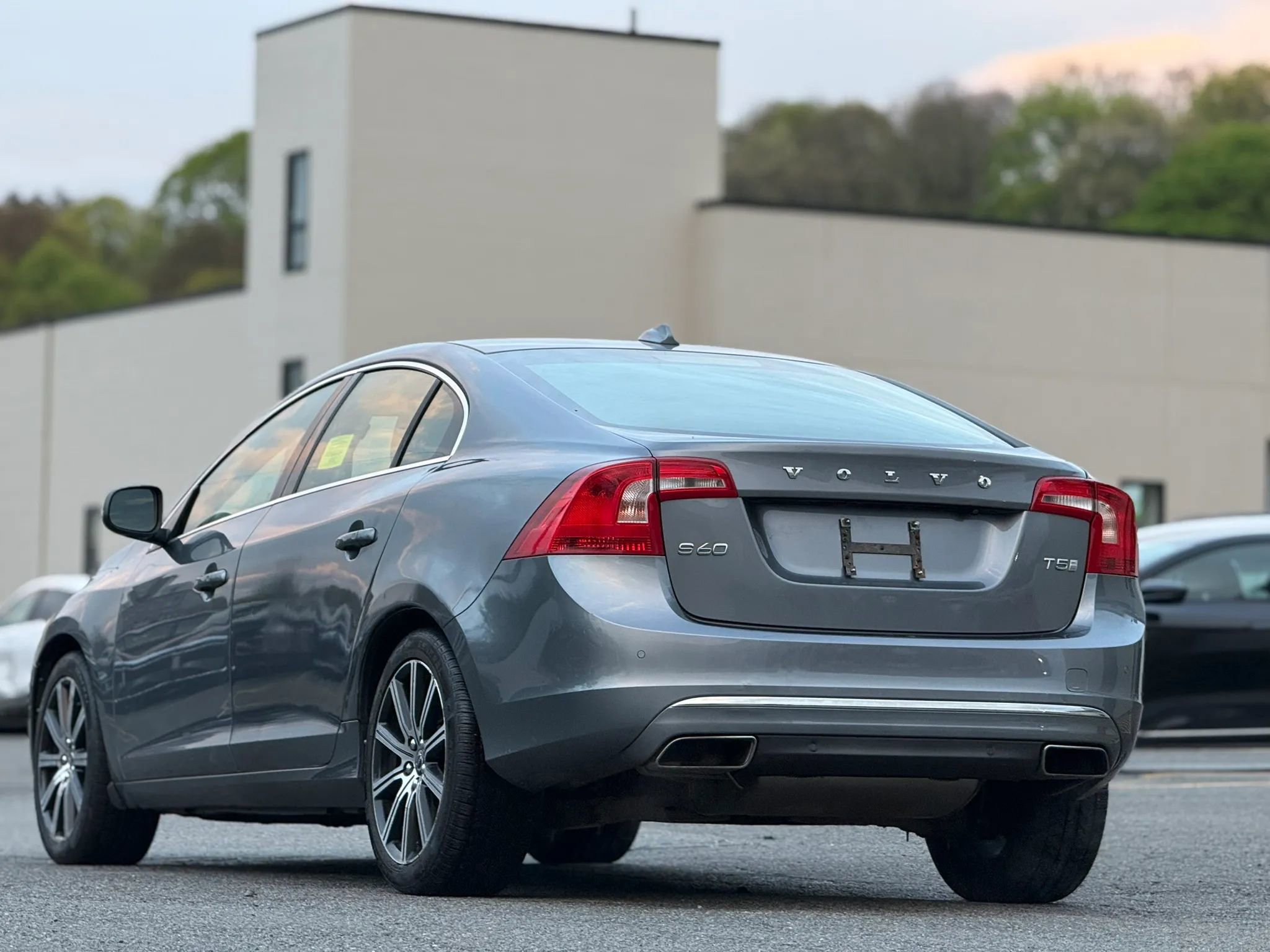 Used 2017 Volvo S60 T5 Inscription FWD image 4