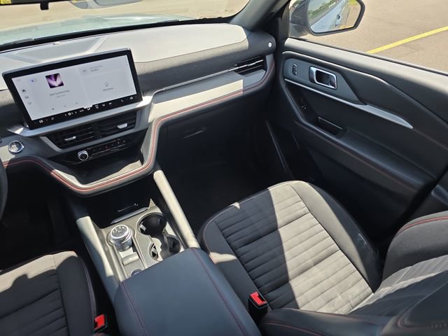 Certified 2025 Ford Explorer ST-Line AWD/4WD image 31