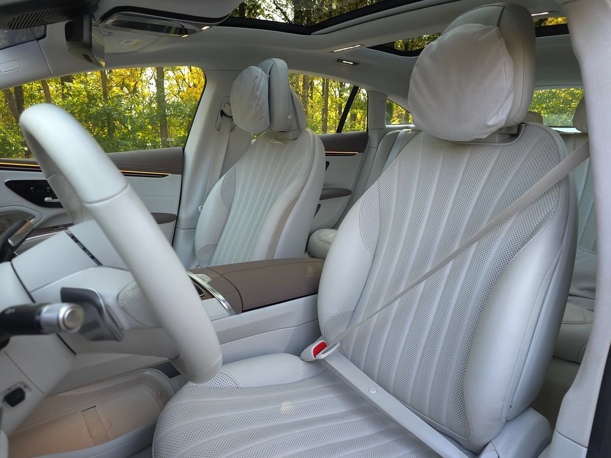 Used 2023 Mercedes-Benz EQS 580 4MATIC Sedan image 14