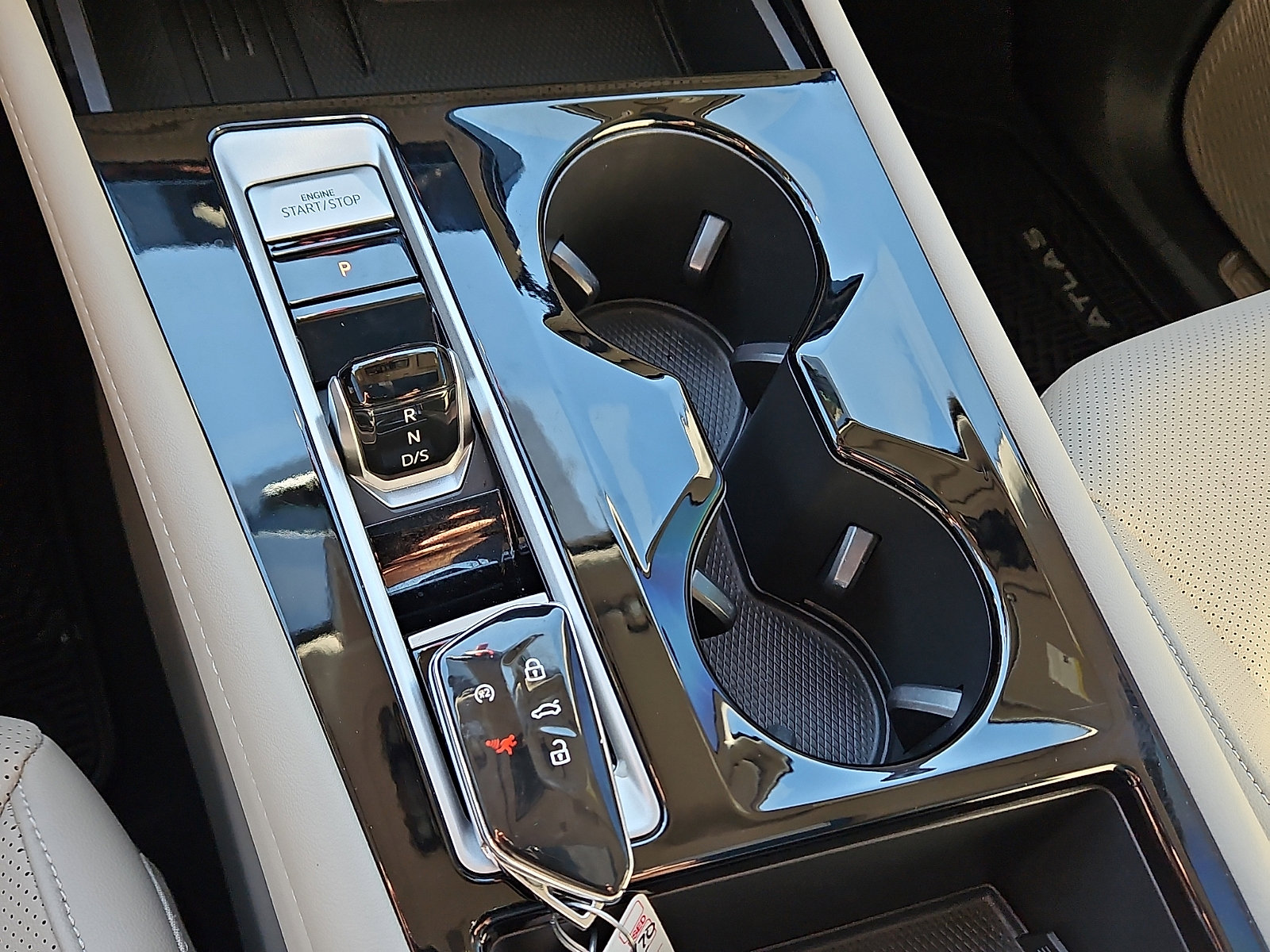 New 2025 Volkswagen Atlas SE image 15