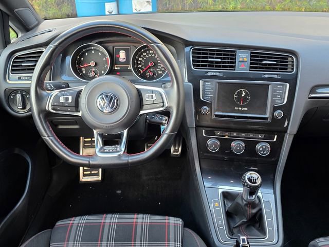 Used 2016 Volkswagen Golf S image 13