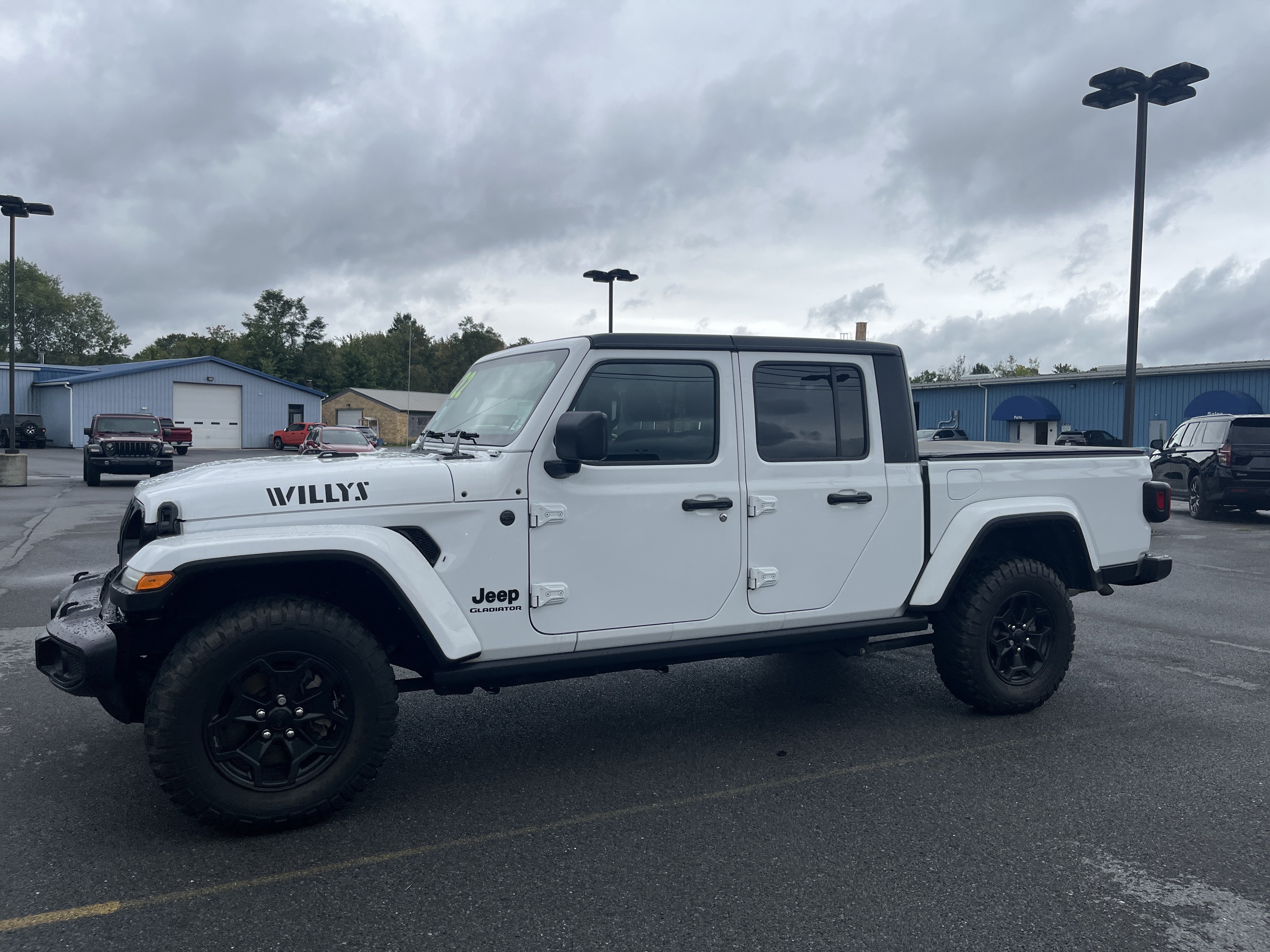 Used 2022 Jeep Gladiator Sport AWD/4WD image 12