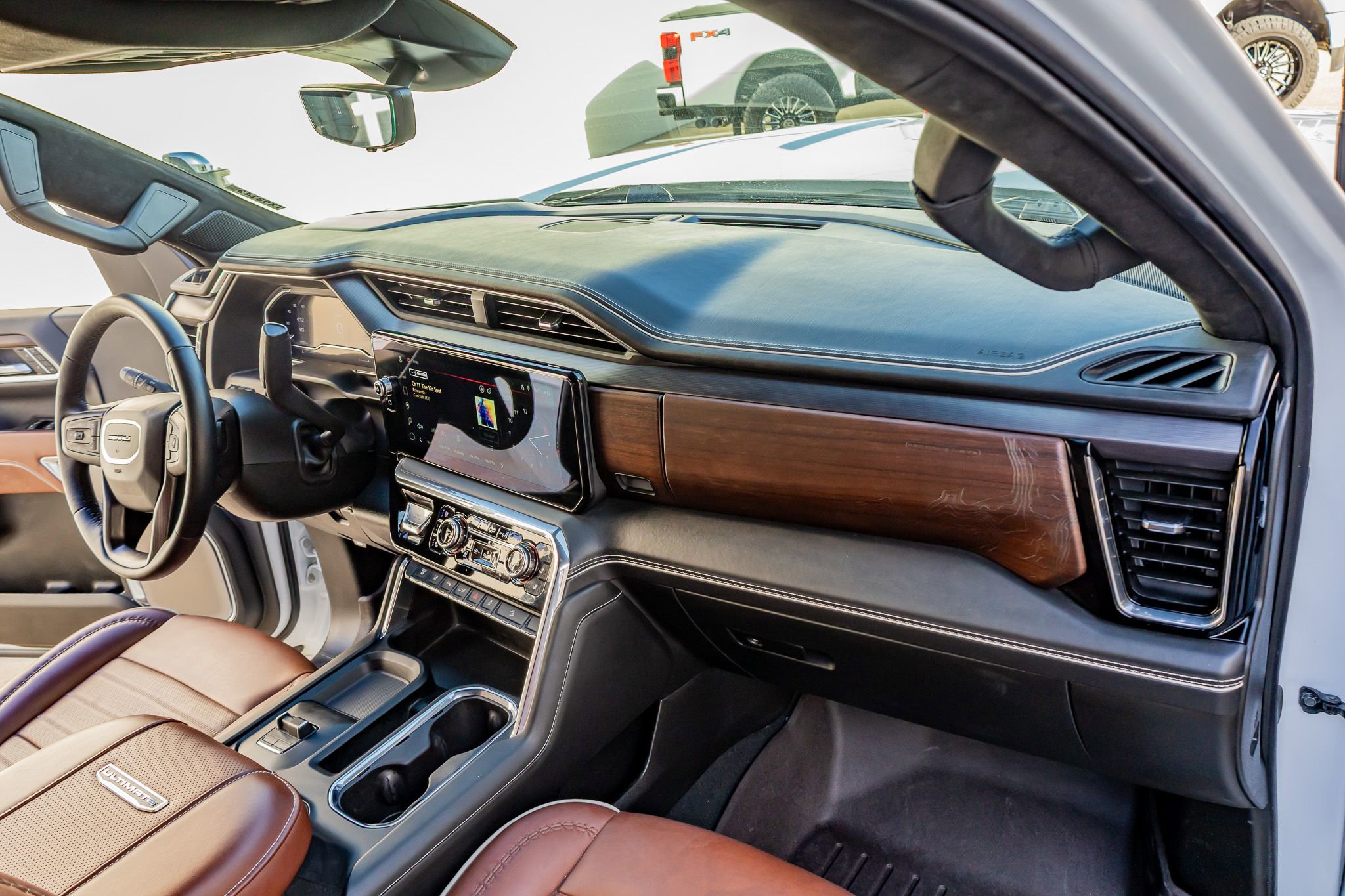 Used 2025 GMC Sierra 2500 Denali Ultimate image 18