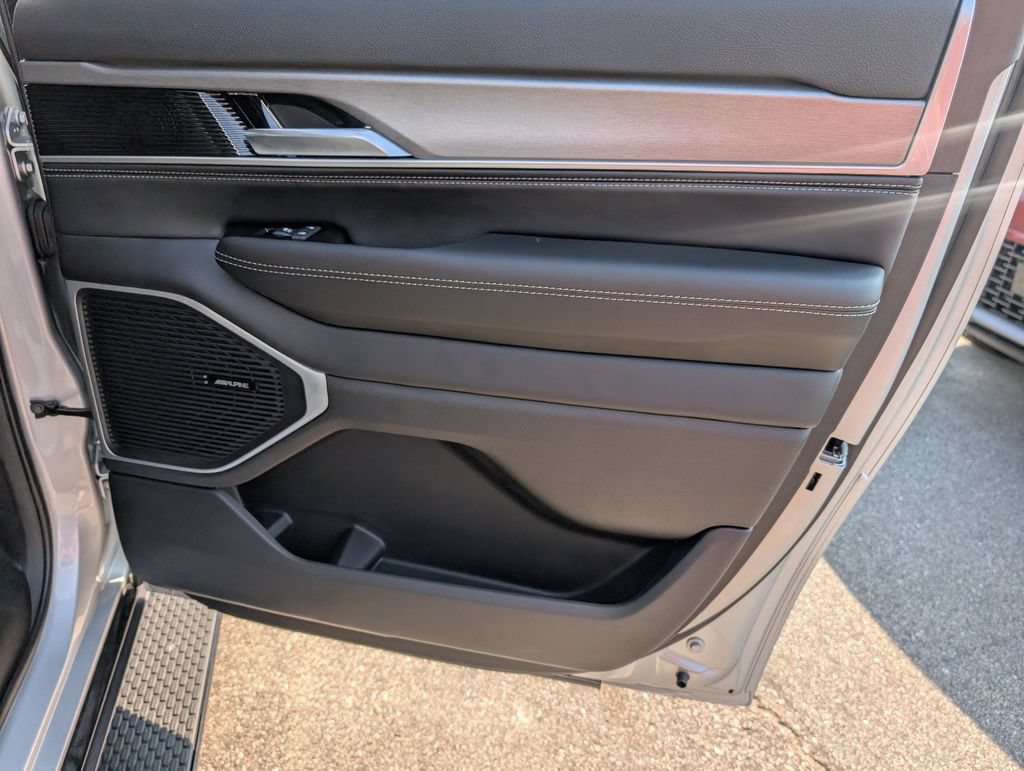 New 2026 Jeep Grand Wagoneer L 2WD image 30