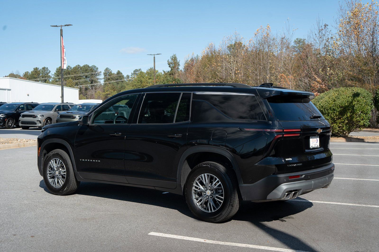 Used 2025 Chevrolet Traverse LT image 7