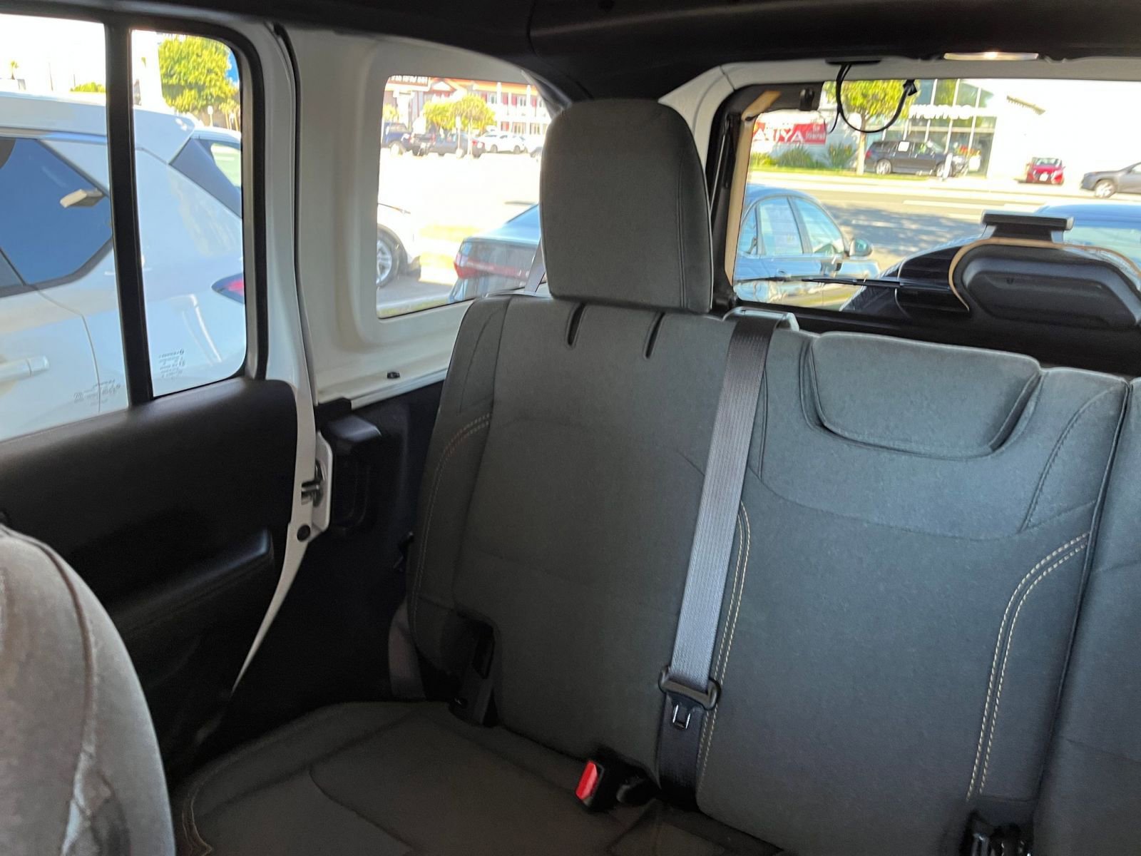 Used 2025 Jeep Wrangler Sahara image 39