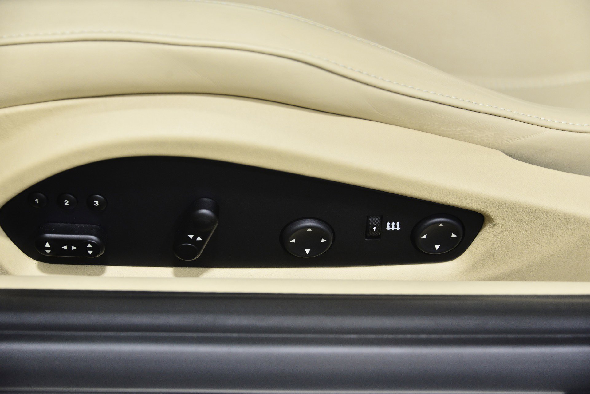 Used 2015 Ferrari F12 Berlinetta image 25