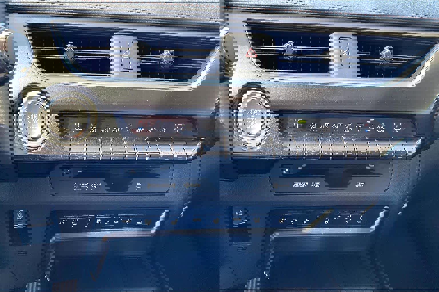 Used 2020 Lexus UX 200 w/ Premium Package image 32