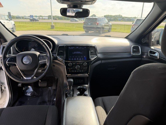 Used 2019 Jeep Grand Cherokee Laredo AWD/4WD image 31