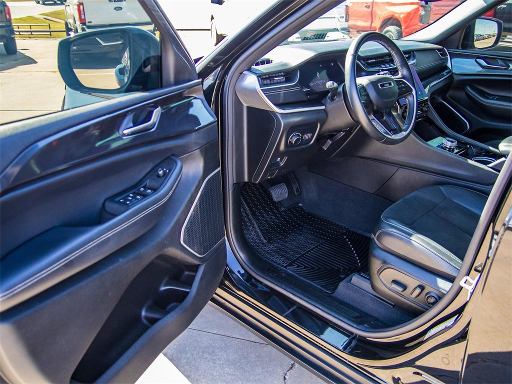 Used 2022 Jeep Grand Cherokee L Laredo image 28