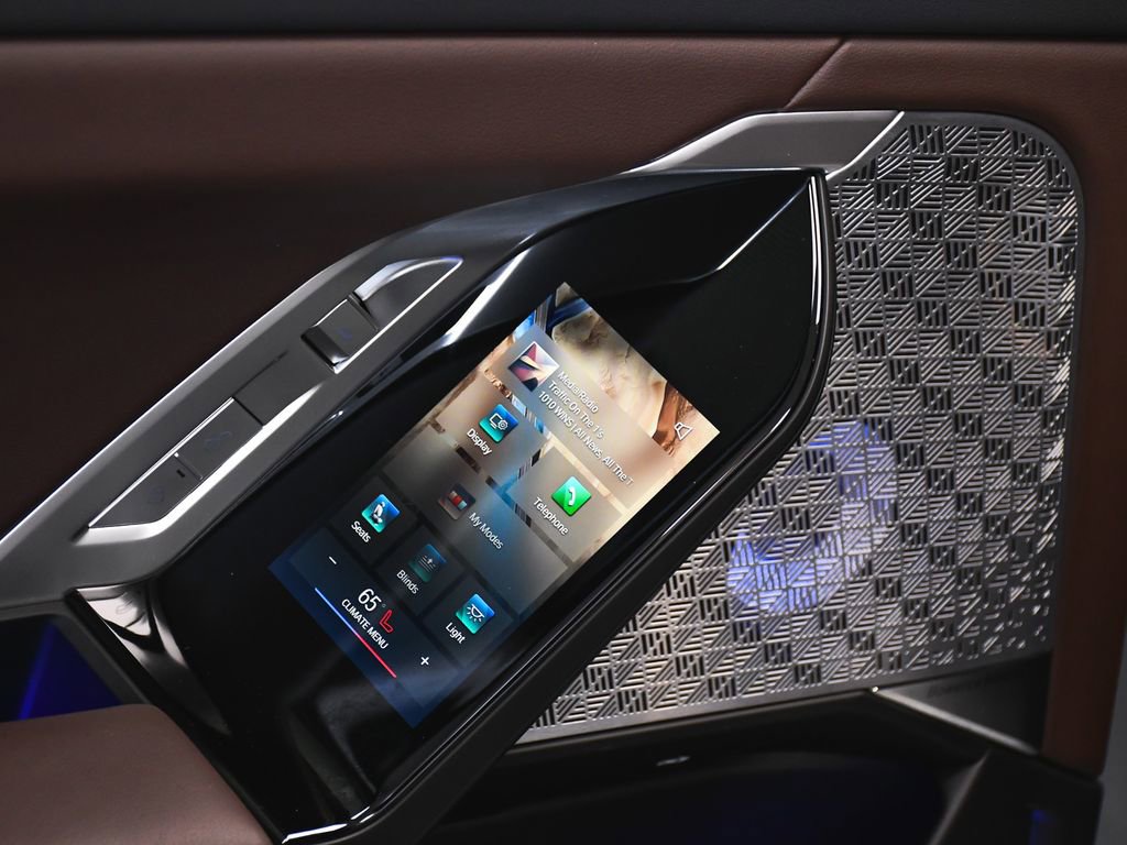 Used 2024 BMW i7 xDrive60 image 14