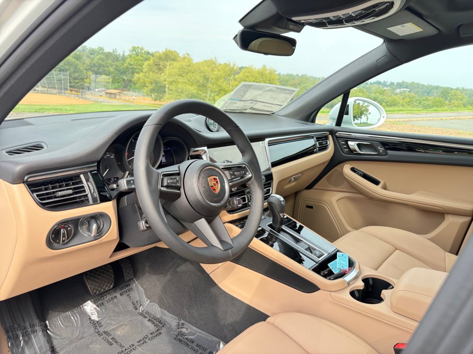 New 2026 Porsche Macan AWD/4WD image 4