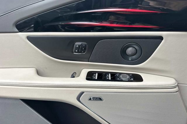 Used 2024 Lincoln Nautilus Reserve w/ Equipment Group 202A image 10