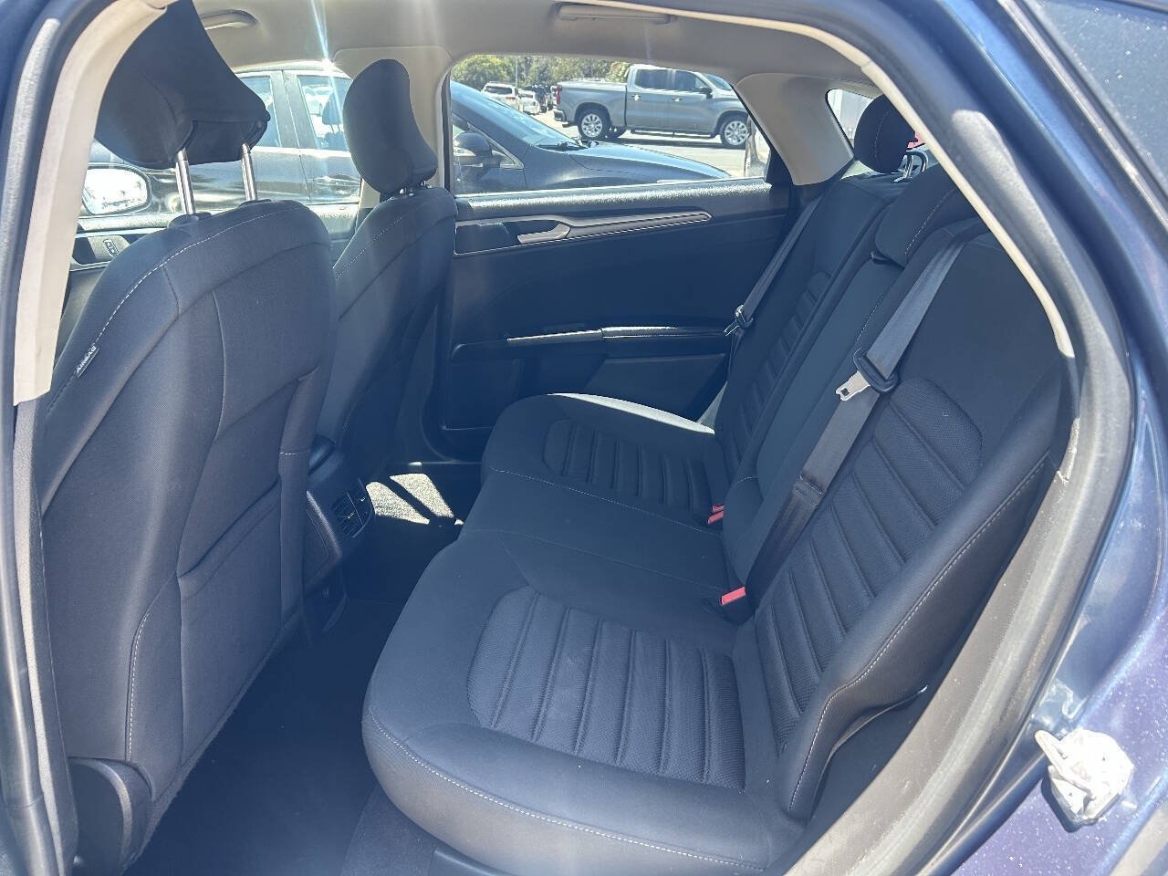 Used 2019 Ford Fusion SE FWD image 15
