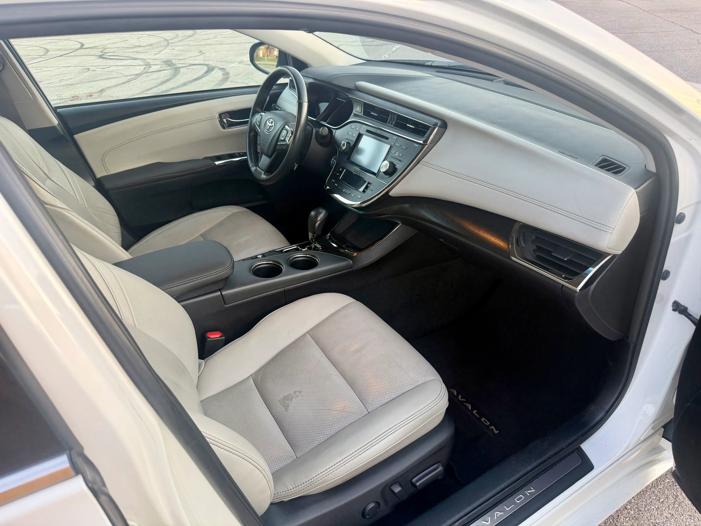 Used 2018 Toyota Avalon Limited FWD image 33