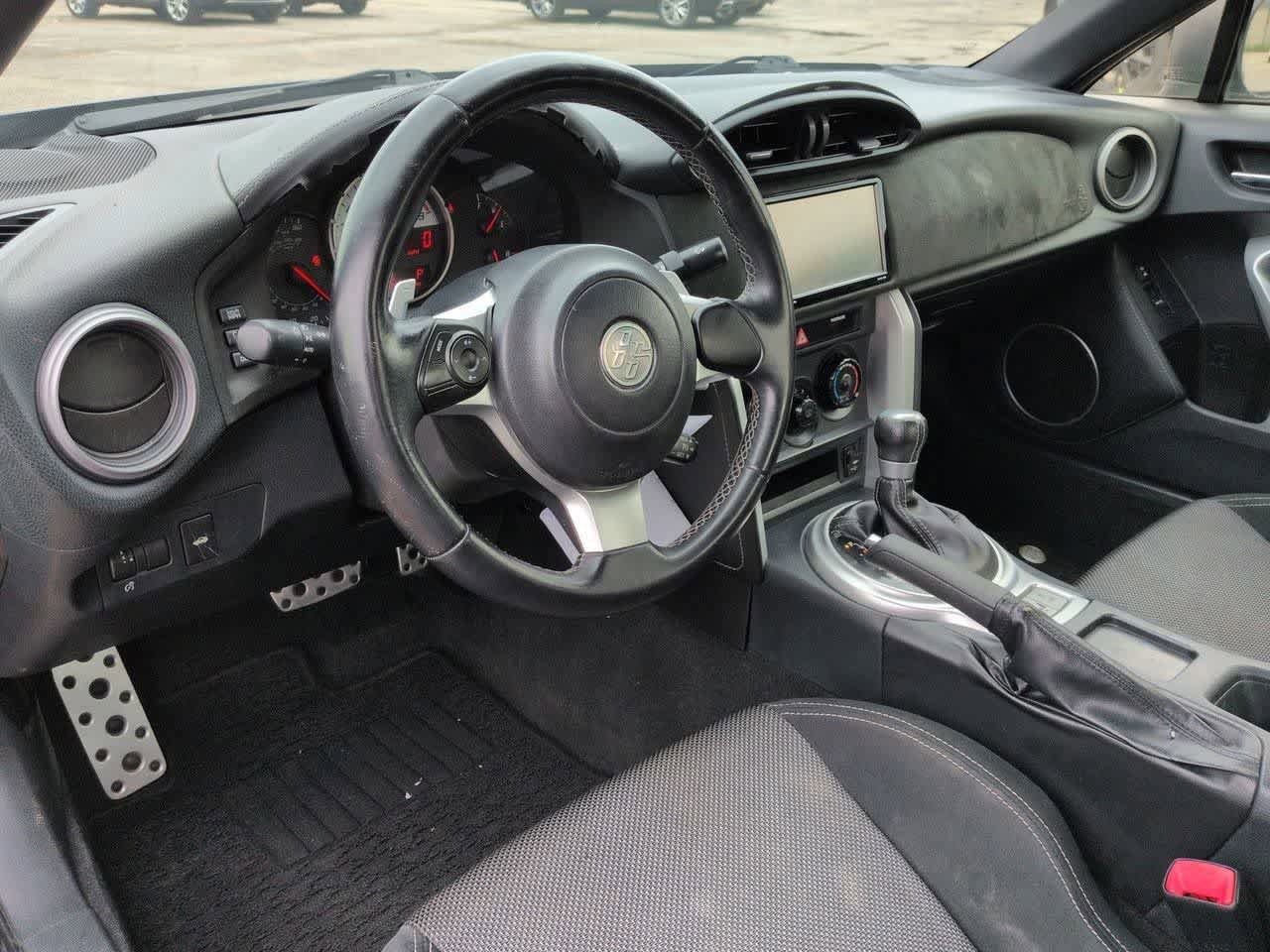 Used 2017 Toyota 86 RWD image 2